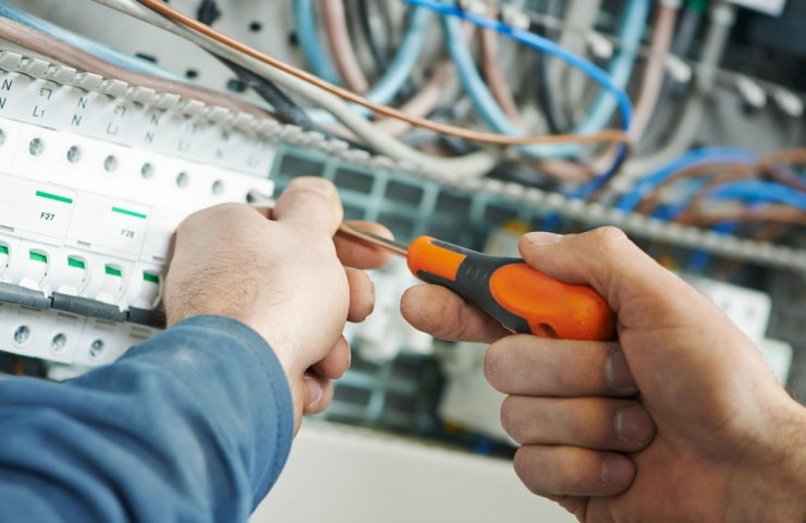 Complete wiring and partly rewiring Sockets